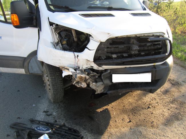 В Ухте столкнулись Kia Sportage и Ford Tranzit, пострадали 2 человека
